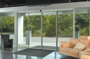PUERTAS CRISTAL COMERCIOS